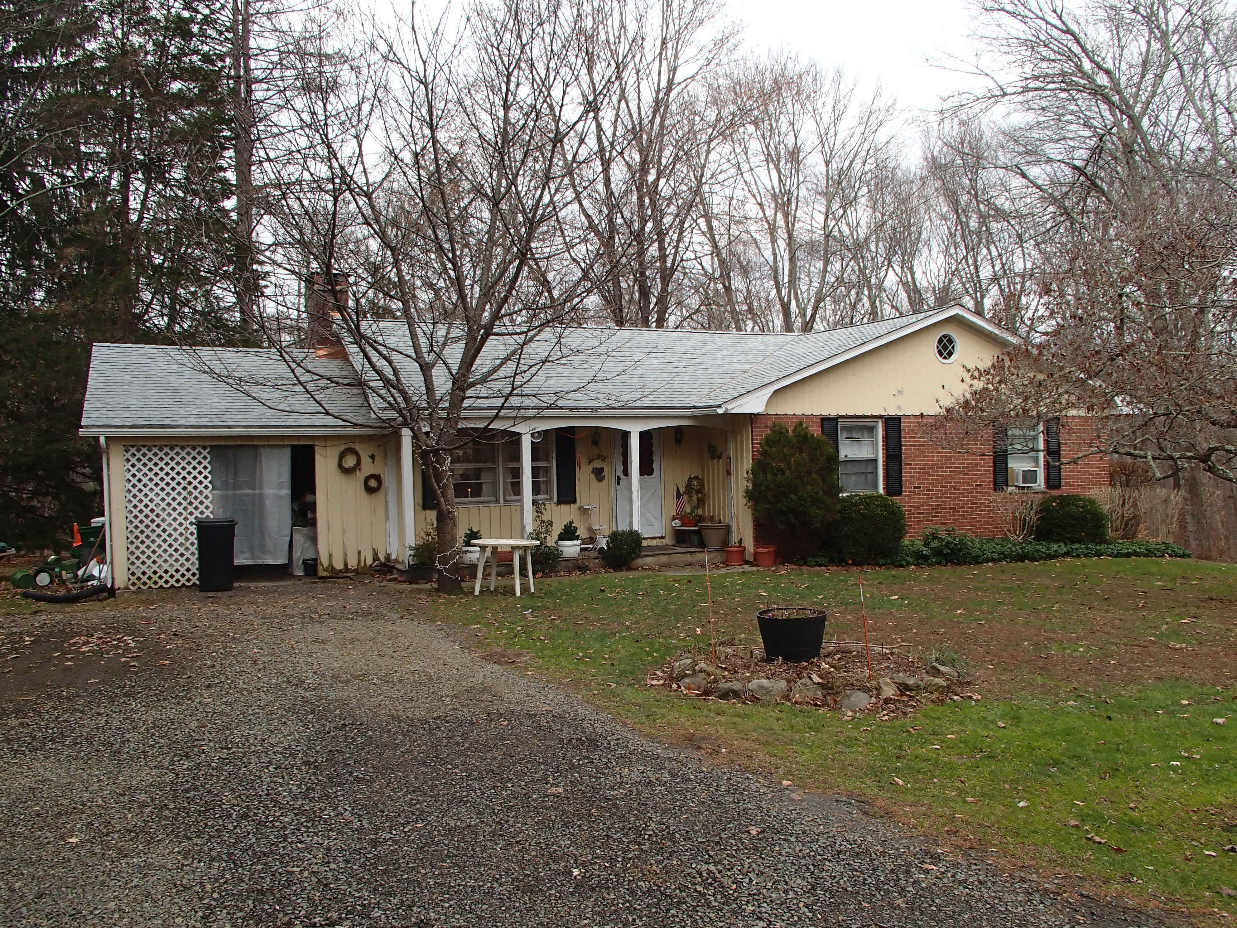 Building photograph for 166 CLAPBOARD RD
